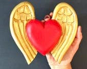 Gold & Corazon Rojo con Alas