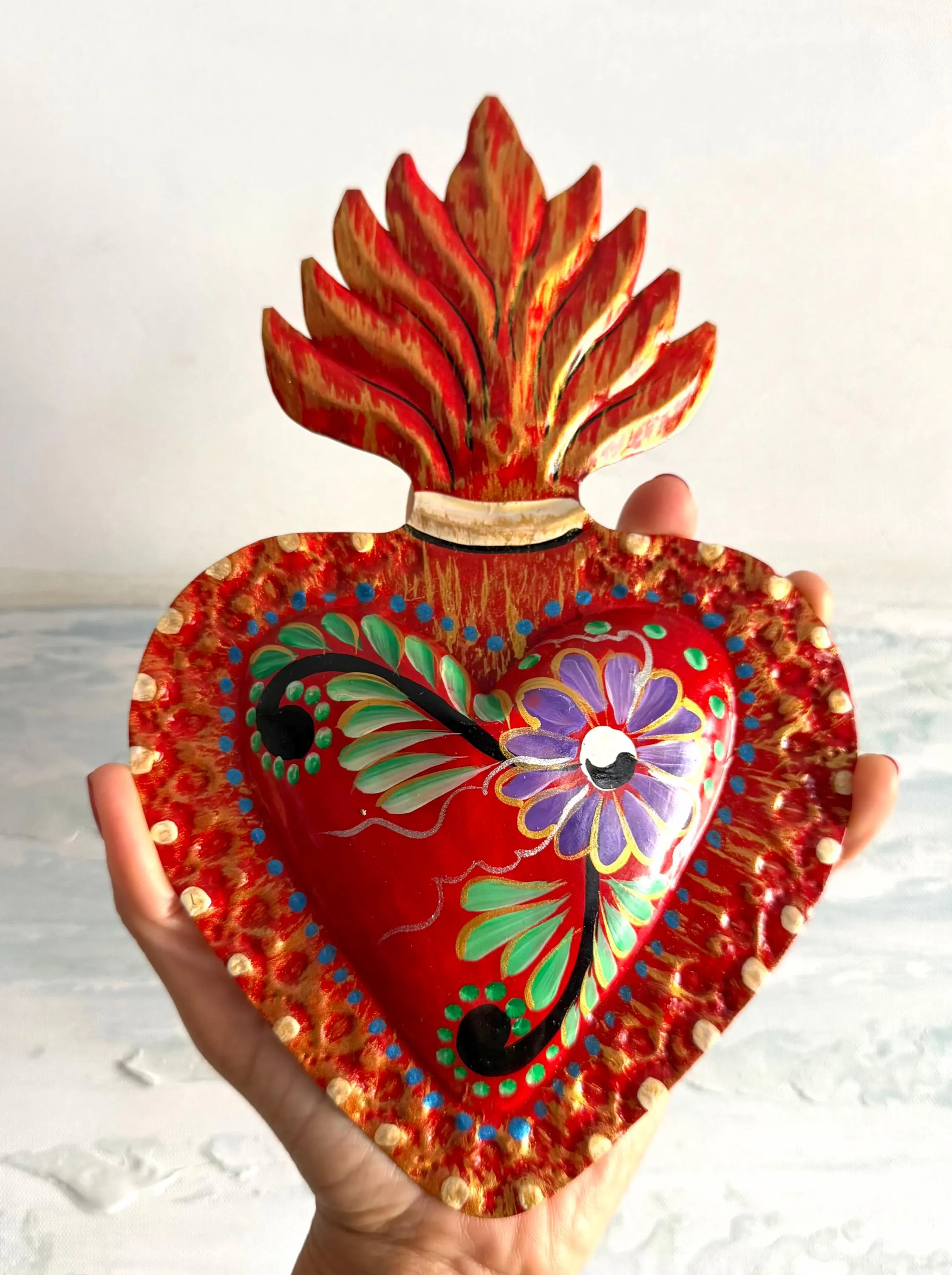 Hojalata Sacred Heart, Eclectic Home Accent, Flores Decorado 9.5"