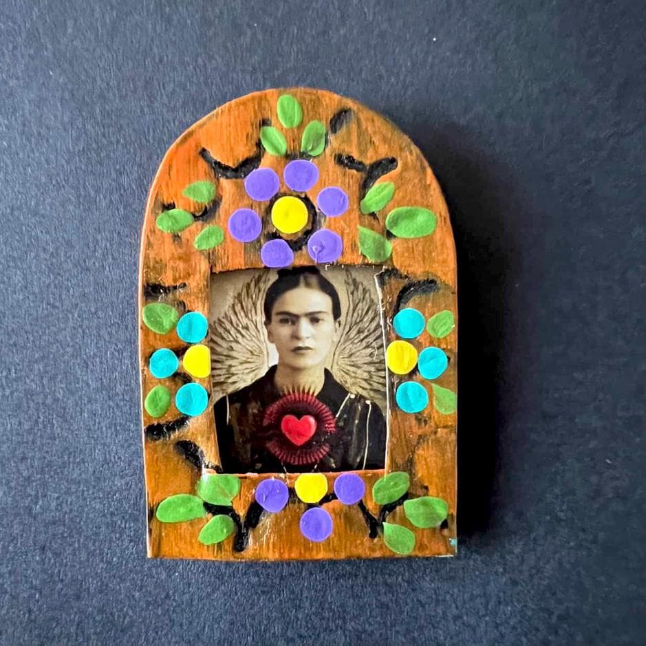 Mini Nicho Frida Kahlo, Handmade Frida Kahlo Wall Hanging, Mexican Folk Art, Milagro Folk Art Charm, Handmade by Mexican Artisans