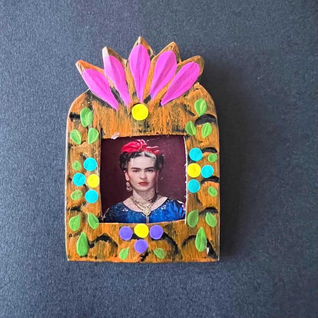 Mini Nicho Frida Kahlo, Handmade Frida Kahlo Wall Hanging, Mexican Folk Art, Milagro Folk Art Charm, Handmade by Mexican Artisans