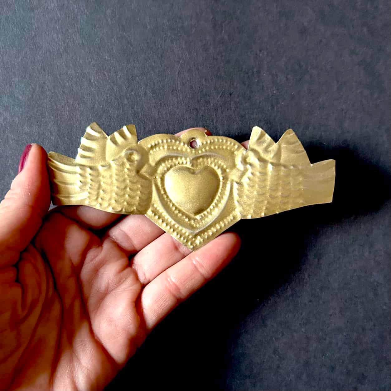Hojalata Sacred Heart, Unique Gift Idea, Small Lata Oro 5"(long)