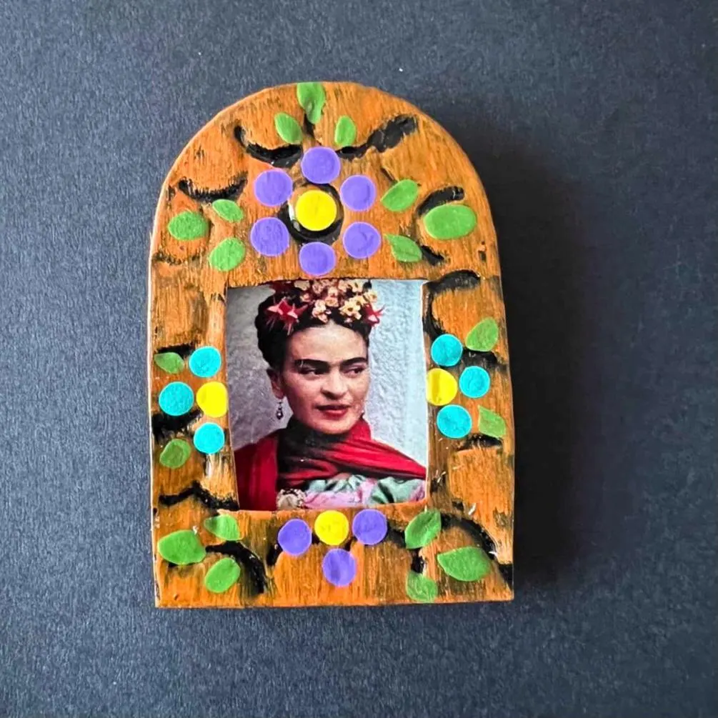 Mini Nicho Frida Kahlo, Handmade Frida Kahlo Wall Hanging, Mexican Folk Art, Milagro Folk Art Charm, Handmade by Mexican Artisans