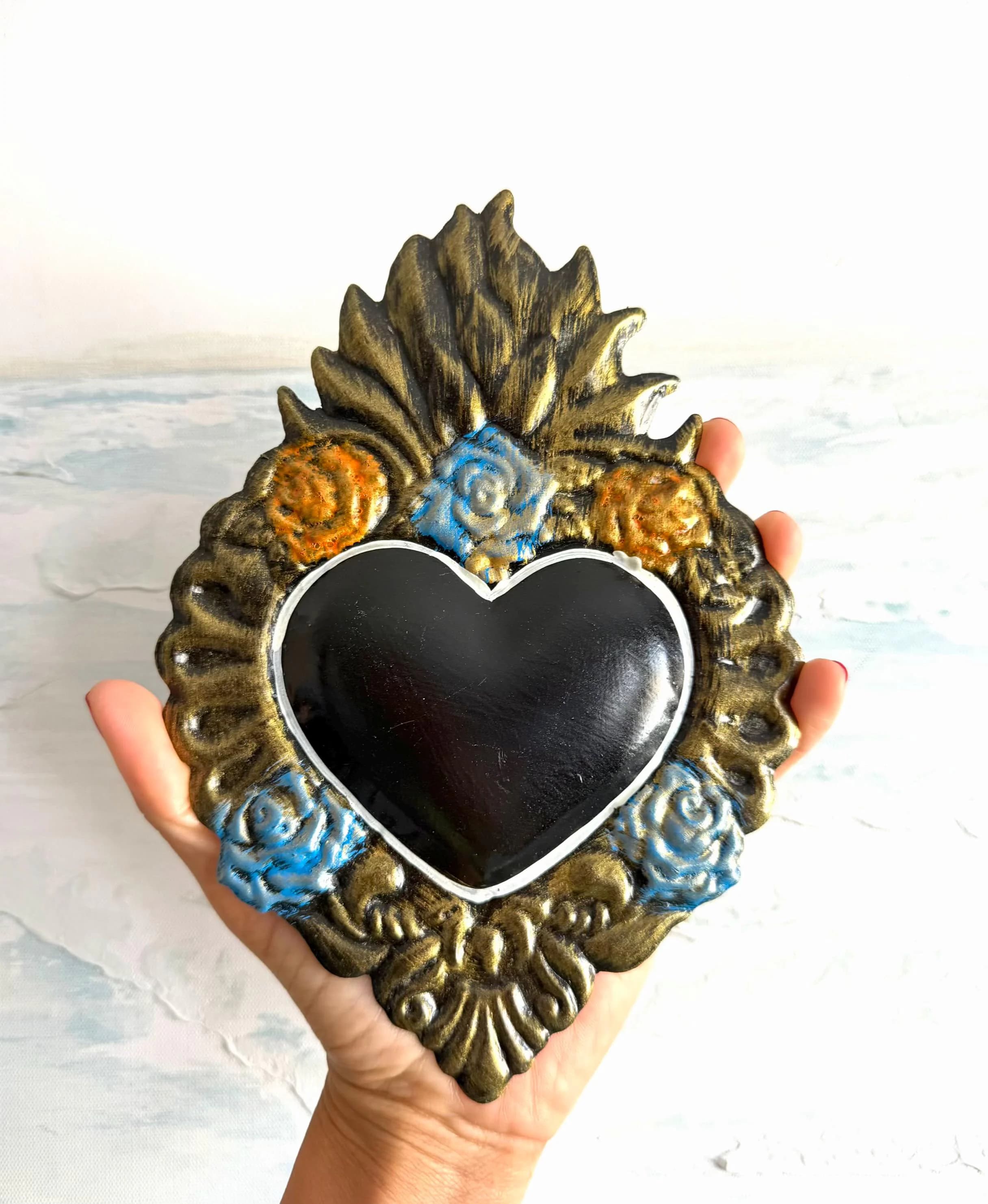 Hojalata Sacred Heart, Farmhouse Wall Decor, Decorado Black 6"x 8"