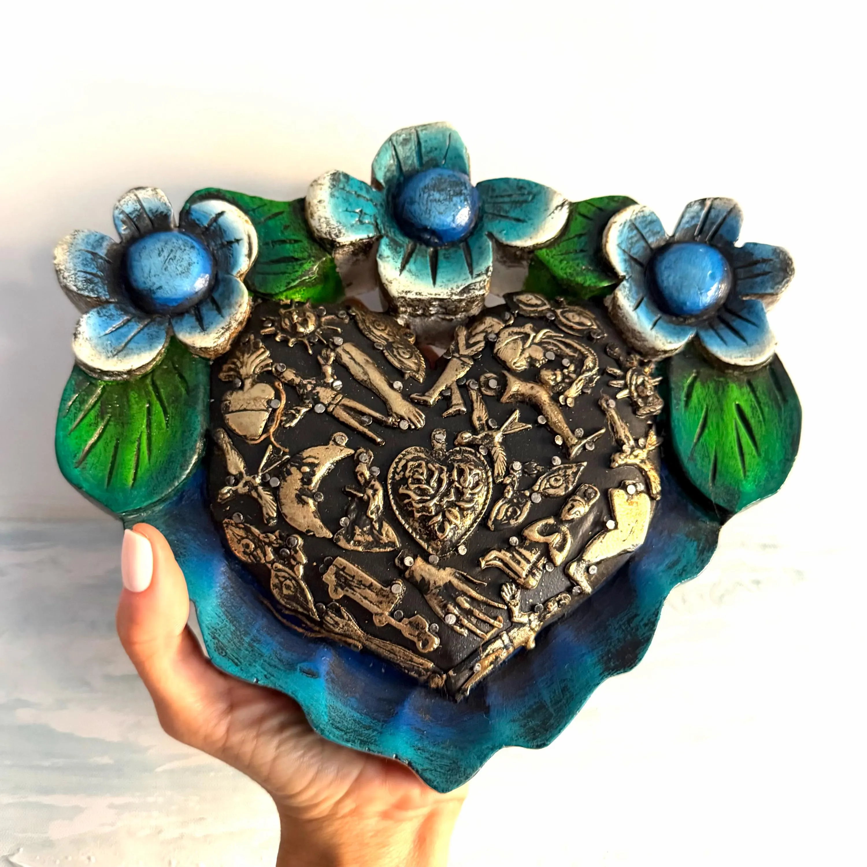 Tres Flores Rustic Wood Heart