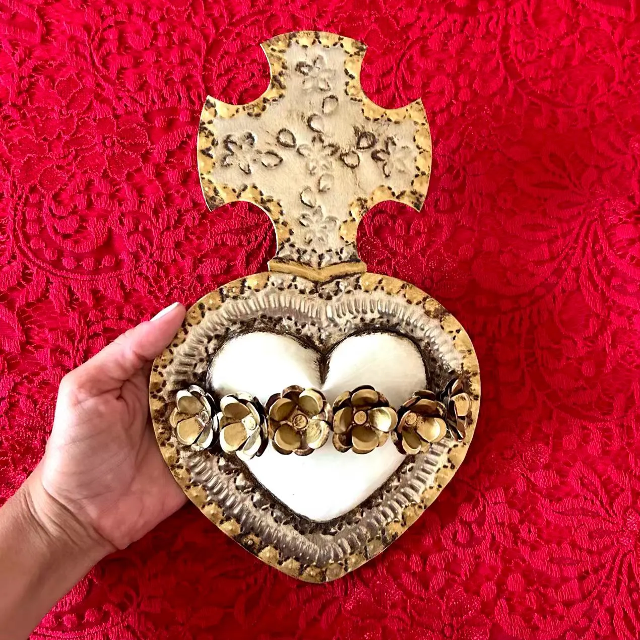 Flores & Cruz Sacred Heart Wall Hanging