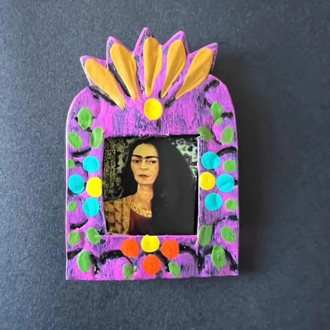Mini Nicho Frida Kahlo, Handmade Frida Kahlo Wall Hanging, Mexican Folk Art, Milagro Folk Art Charm, Handmade by Mexican Artisans