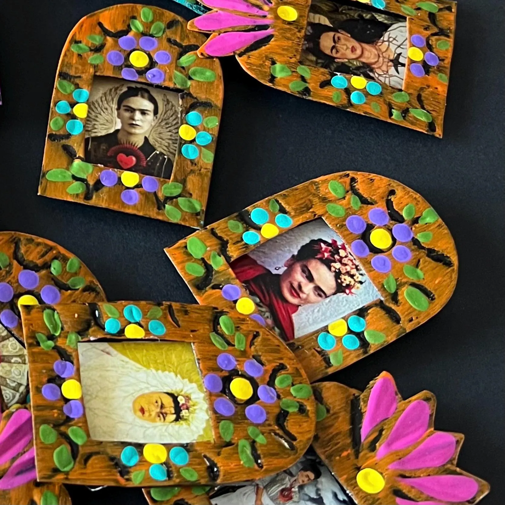 Mini Nicho Frida Kahlo, Handmade Frida Kahlo Wall Hanging, Mexican Folk Art, Milagro Folk Art Charm, Handmade by Mexican Artisans