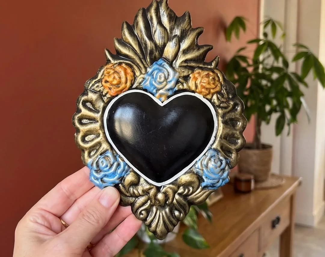 Hojalata Sacred Heart, Farmhouse Wall Decor, Decorado Black 6"x 8"