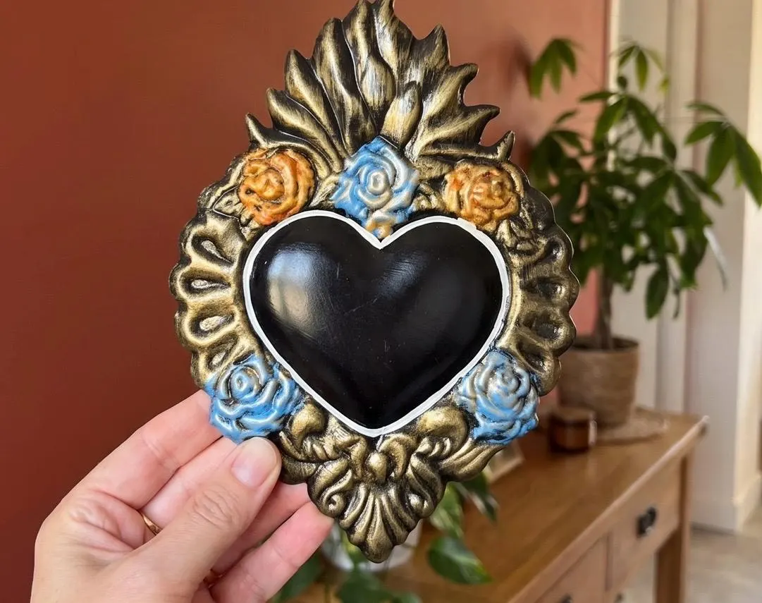 Hojalata Sacred Heart, Farmhouse Wall Decor, Decorado Black 6"x 8"