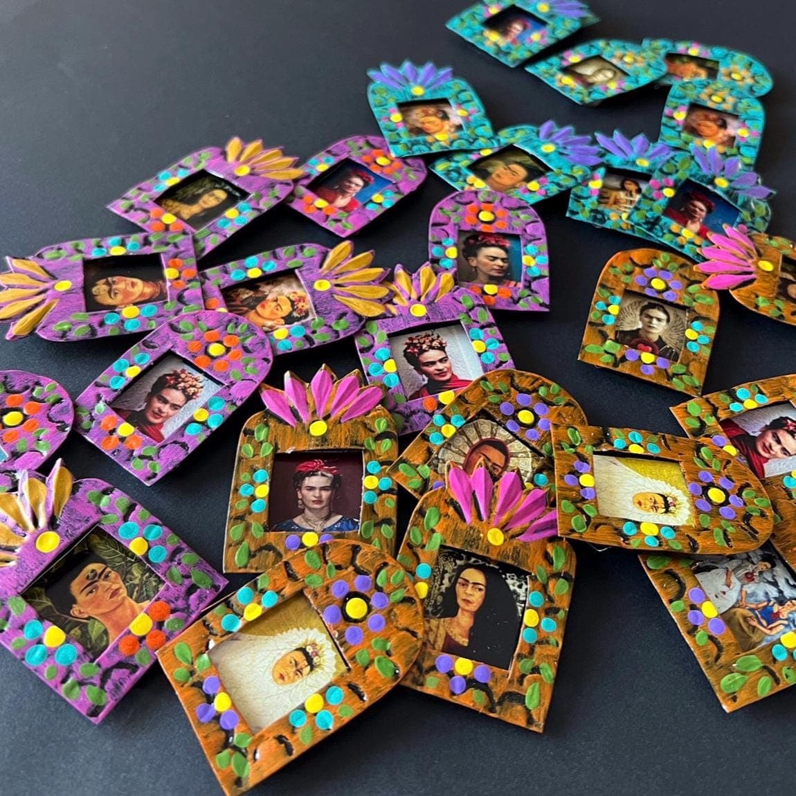 Mini Nicho Frida Kahlo, Handmade Frida Kahlo Wall Hanging, Mexican Folk Art, Milagro Folk Art Charm, Handmade by Mexican Artisans