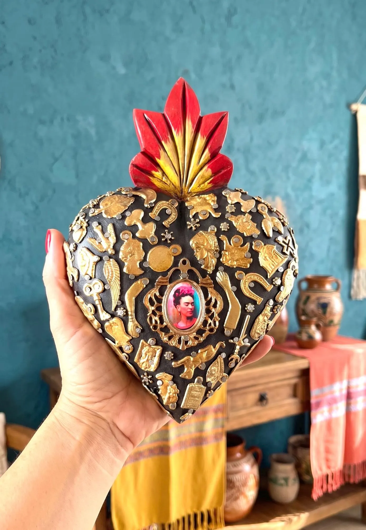 XL Frida Kahlo Milagritos Medalla 5.5"x 7.5"