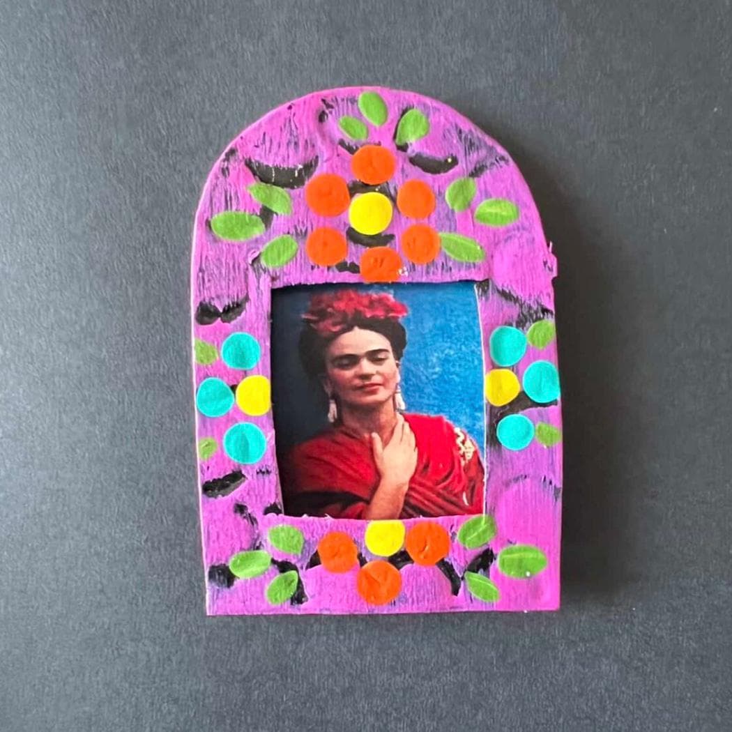 Mini Nicho Frida Kahlo, Handmade Frida Kahlo Wall Hanging, Mexican Folk Art, Milagro Folk Art Charm, Handmade by Mexican Artisans