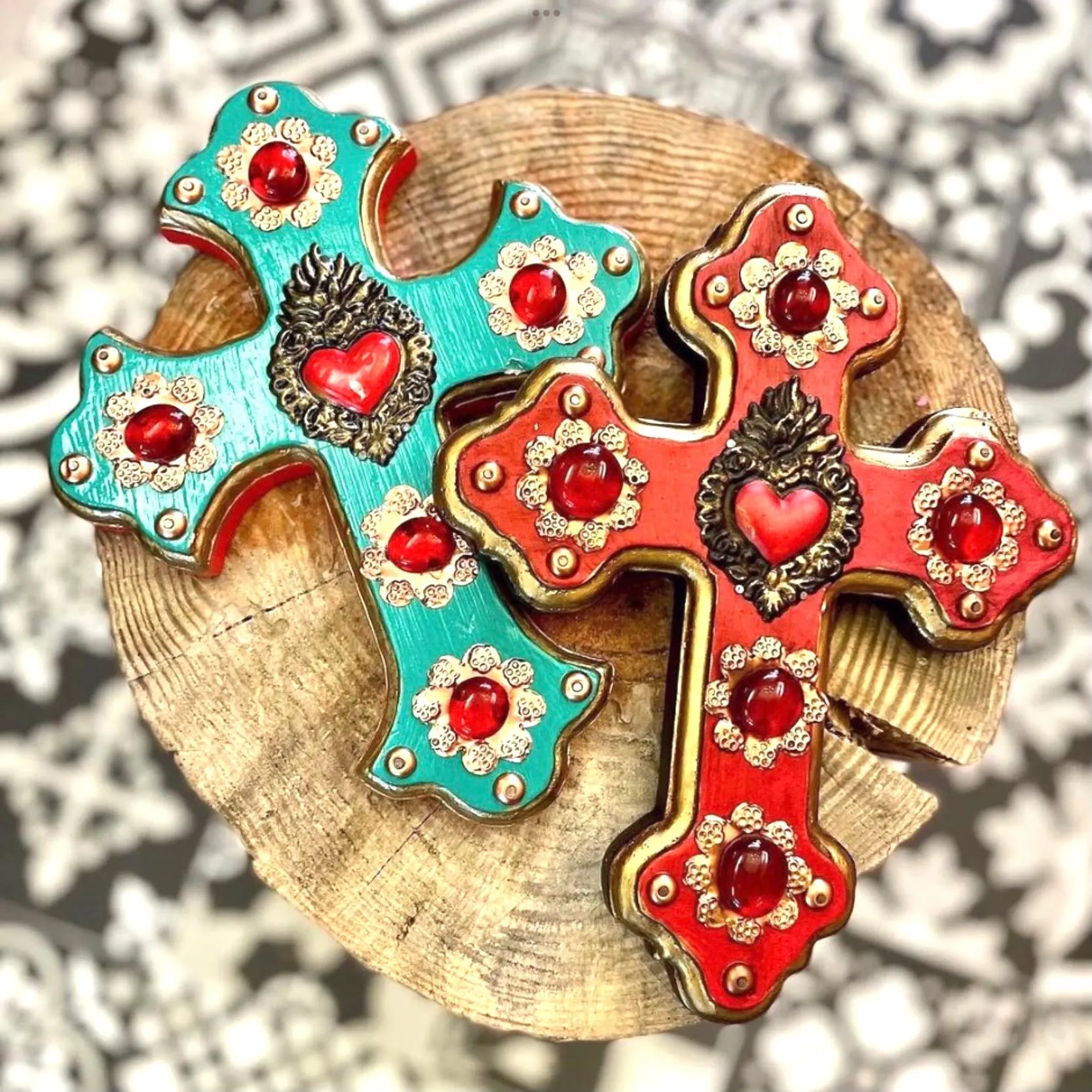 Large Sacred Heart Cross con Gemas 8"x 10"