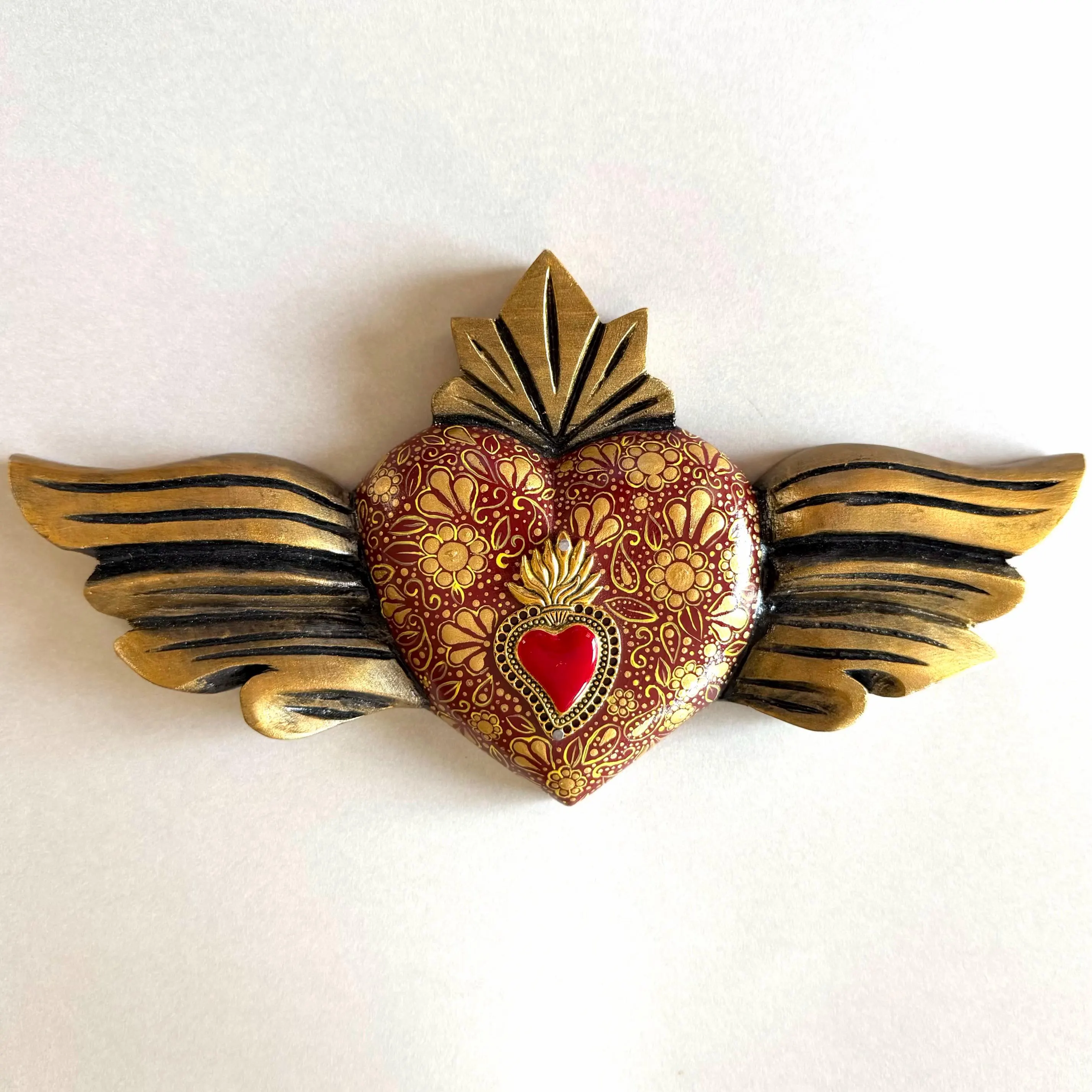Pierced Tin Charm, Farmhouse Wall Decor, Wine Red & Gold Decorado Surtido