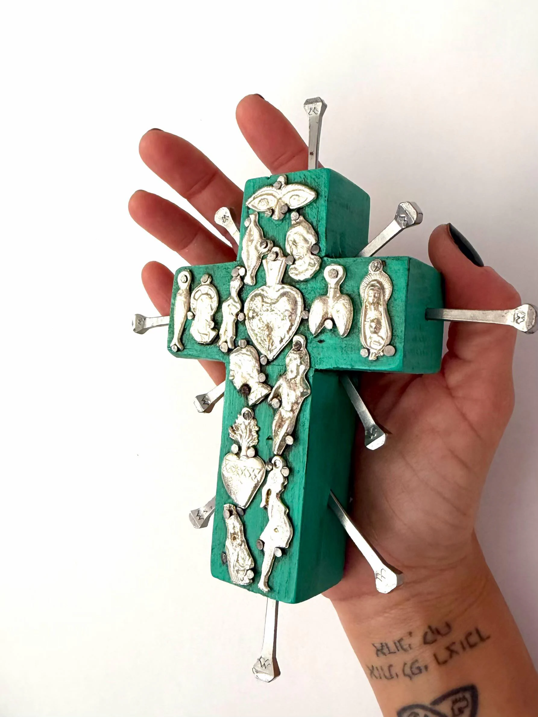 Cruz Vintage Clavos Milagritos 6"x 8"x 1.5"