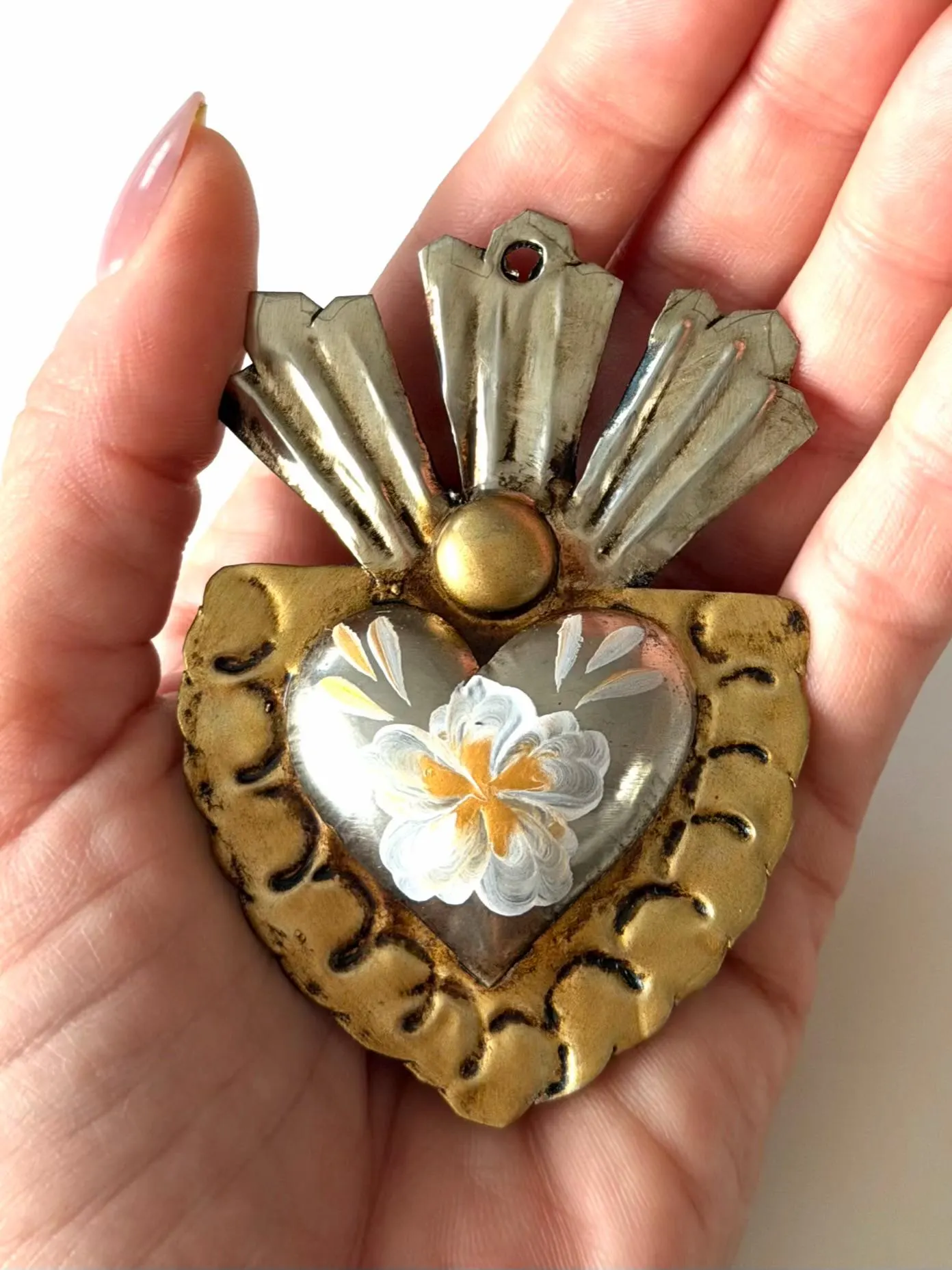Mini Tin Sacred Heart 3"(tall) - Blanca Flower